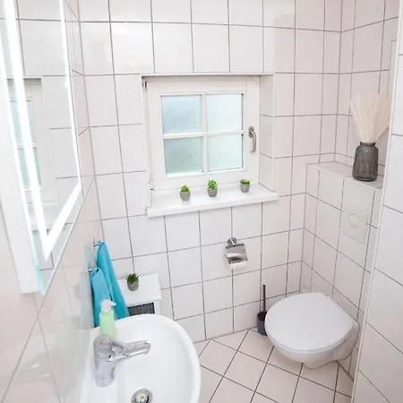 Haus Mit 110qm Und Garten 150m Zum Wasser Holiday home Stralsund