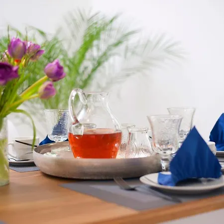 Haus Mit 110qm Und Garten 150m Zum Wasser 施特拉尔松德