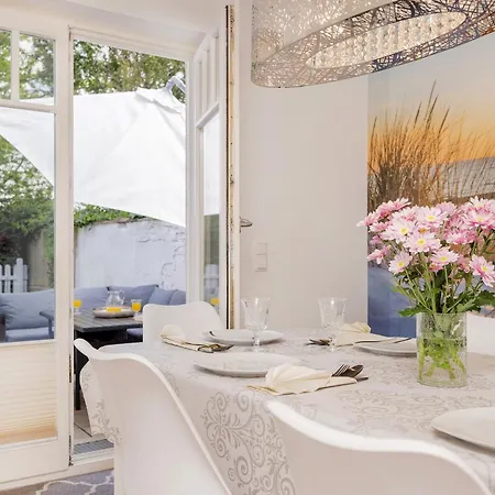 度假居 Haus Mit 110qm Und Garten 150m Zum Wasser 施特拉尔松德