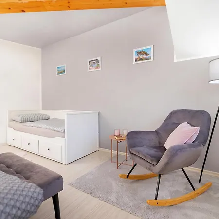 Haus Mit 110qm Und Garten 150m Zum Wasser 施特拉尔松德