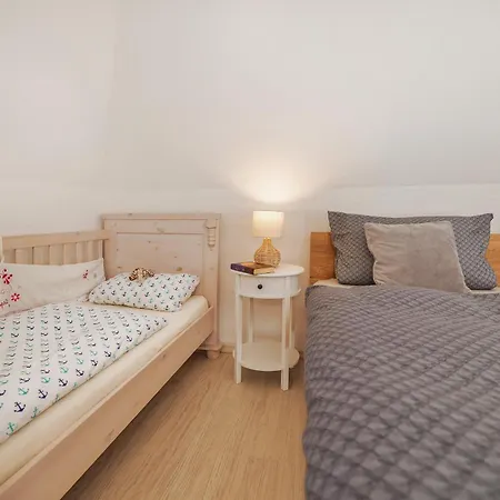 別荘 Haus Mit 110qm Und Garten 150m Zum Wasser シュトラールズント